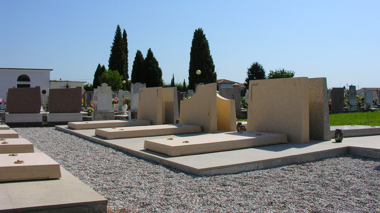 Cemeteries and family tombs