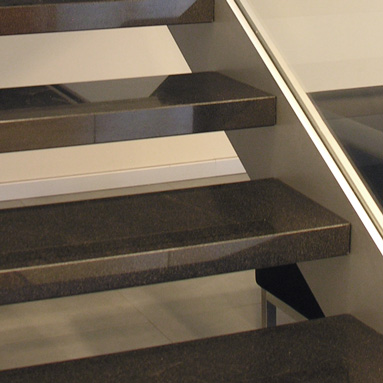 Granito Nero Assoluto - Step with steel framework: polished finish